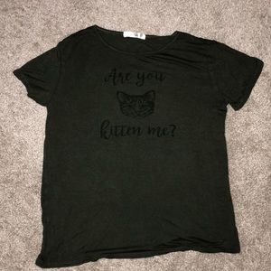 T-shirt with cat on it